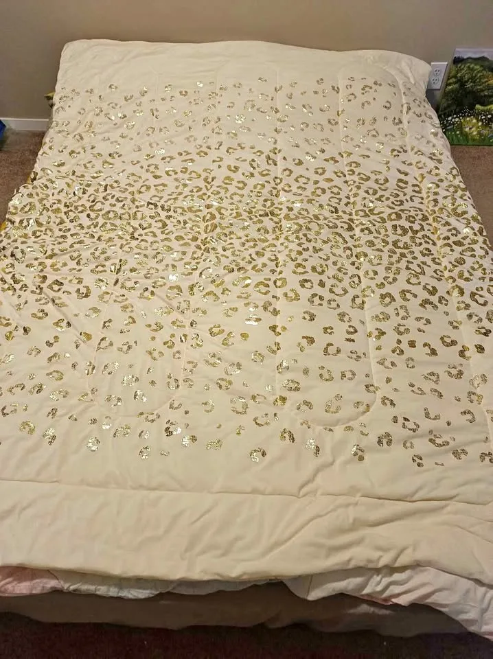 Twin Blanket and Pillowcase thumbnail