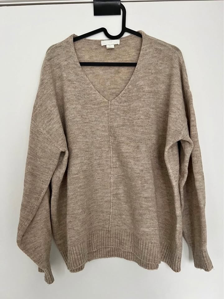 H & M sweater