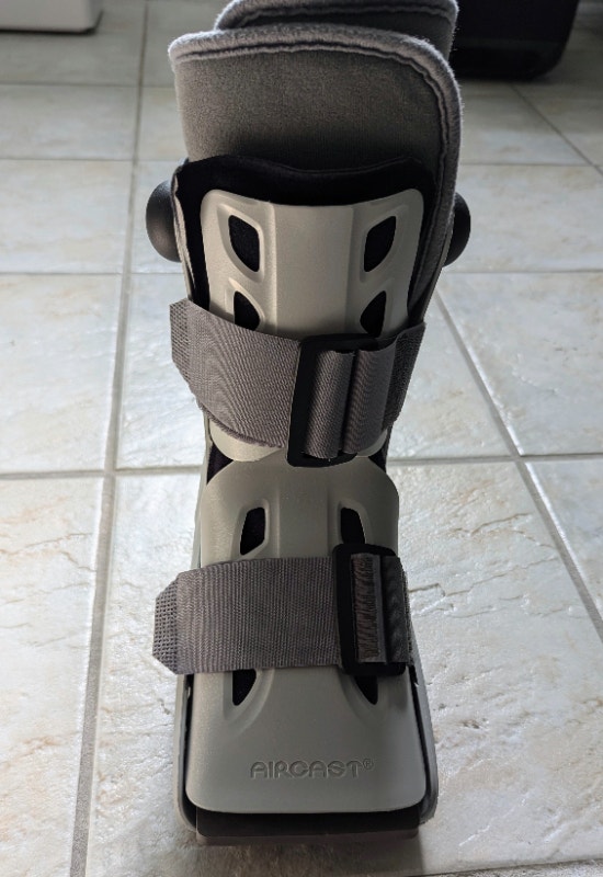 ORTHOPEDIC BOOT Aircast Short Walking Boot