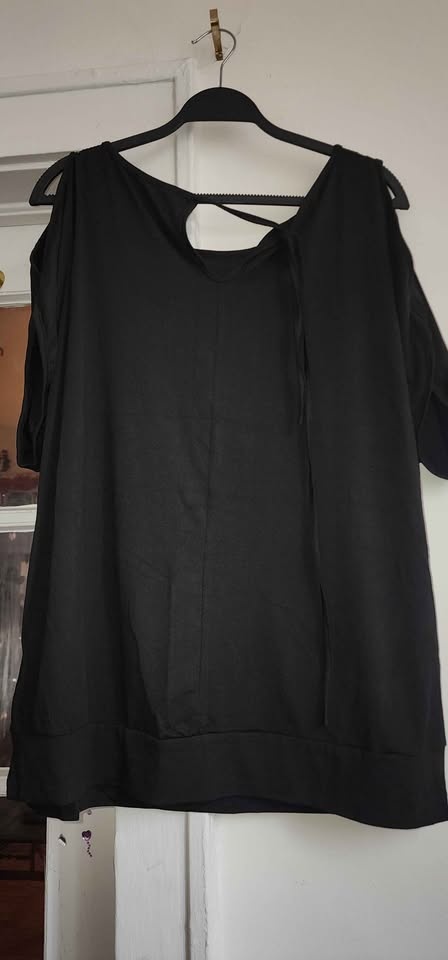 Shein black cold shoulder top with faux pearl embellishments - photo 3