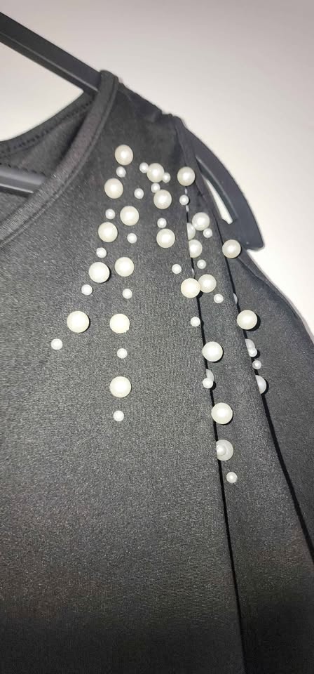 Shein black cold shoulder top with faux pearl embellishments - photo 5