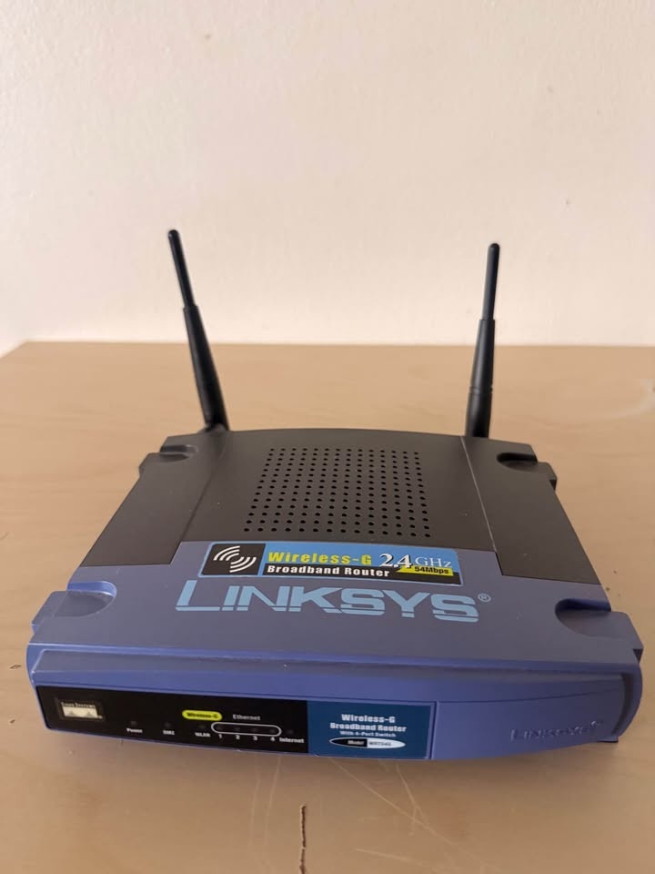 LINKSYS-vireless-2.4 - photo 2