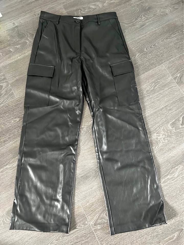 Leather Cargo High Rise Pants Size Large inseam 32”