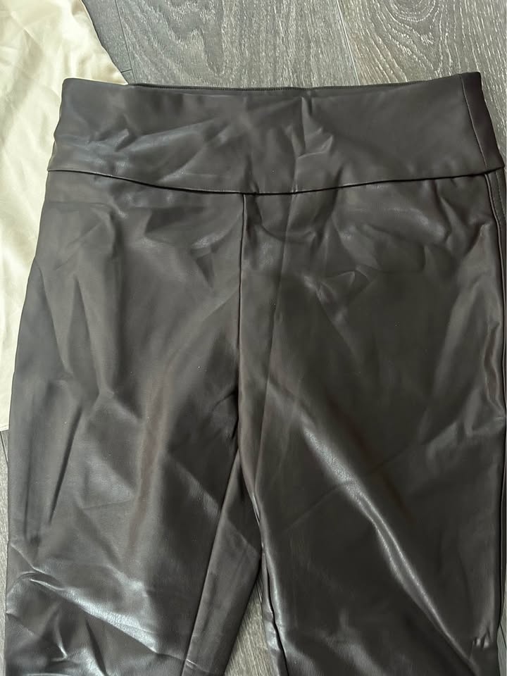 Women’s Outfit size M - photo 3