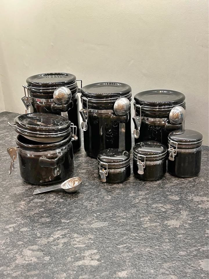 OGGI 7 Piece Canister Set with Spoons BLACK