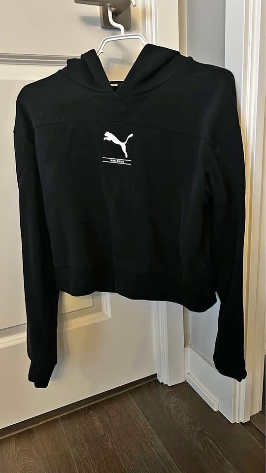 🥕Puma Hodded Sweatshirt Size S/M