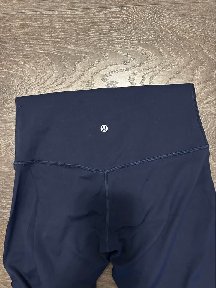 Lulu 🍋 Navy blue Align Leggings Size 8 Inseam 25" - photo 4