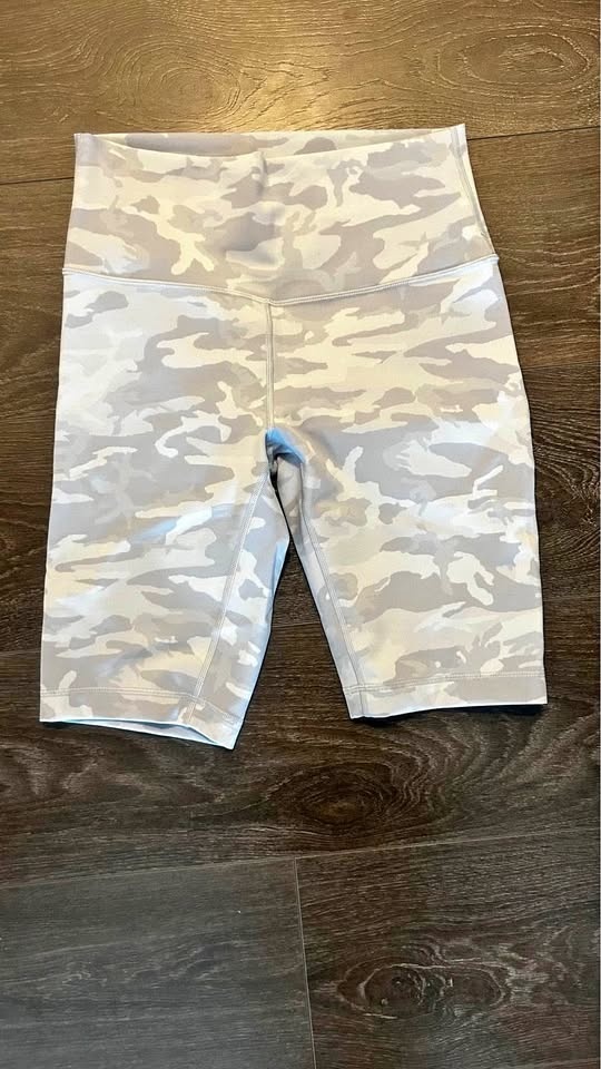 Lulu🍋 Shorts Size 8 Inseam 10”