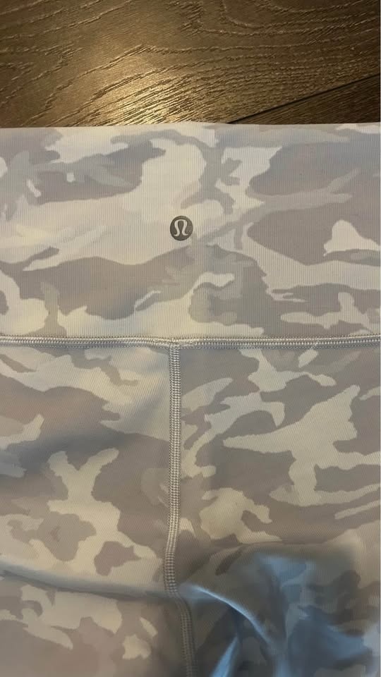 Lulu🍋 Shorts Size 8 Inseam 10” - photo 3