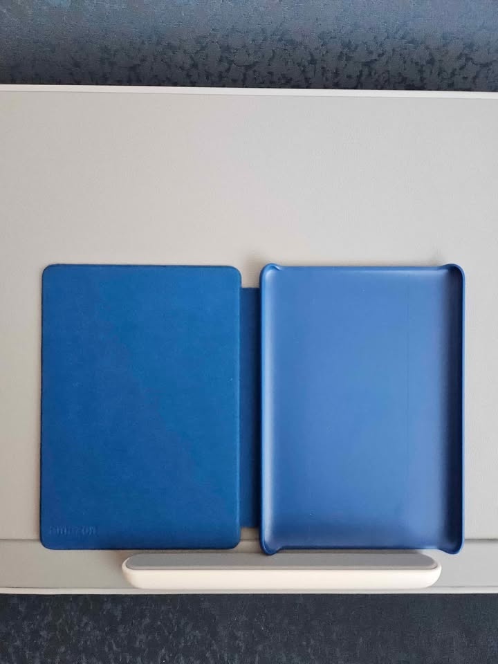 Kindle 6inch amazon cover 2018 - photo 2