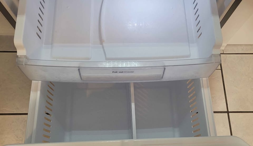 30" French Door Refrigerator, 22 cu. Ft - photo 3