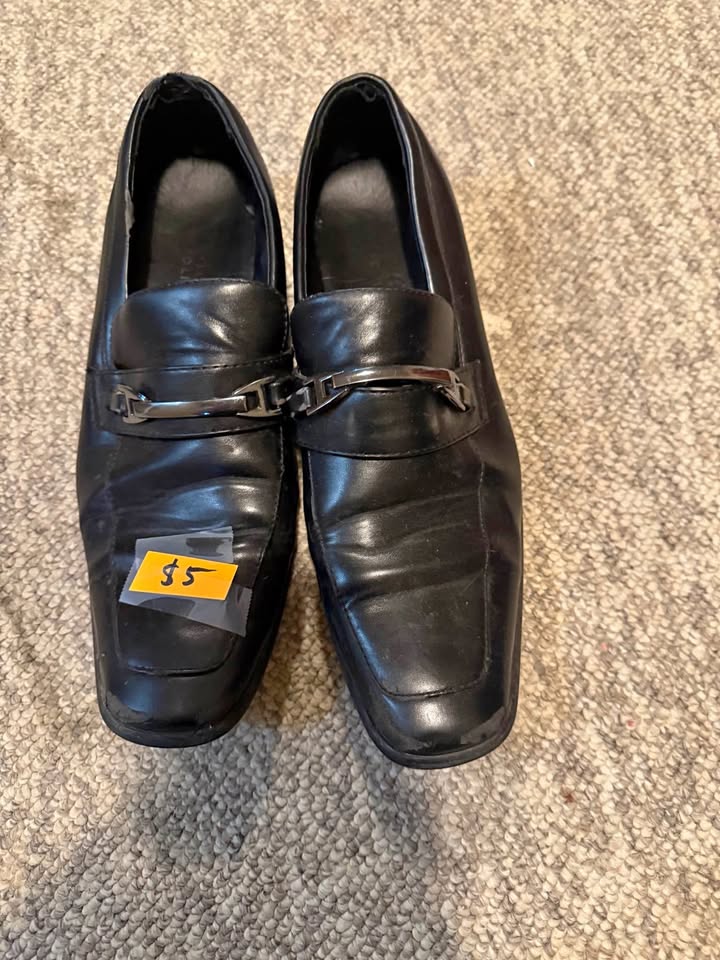 Black dress shoes