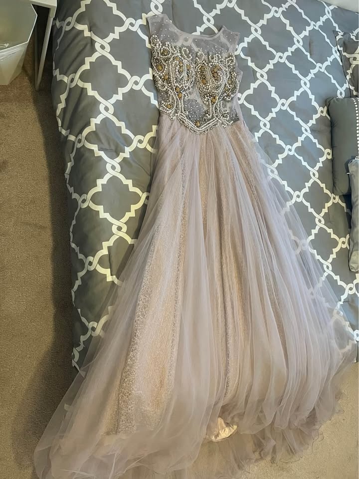 Party dress fits M and L - photo 2