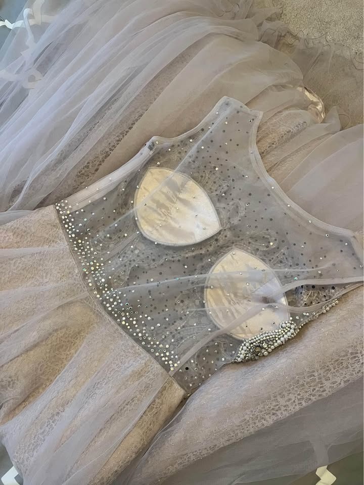 Party dress fits M and L - photo 4