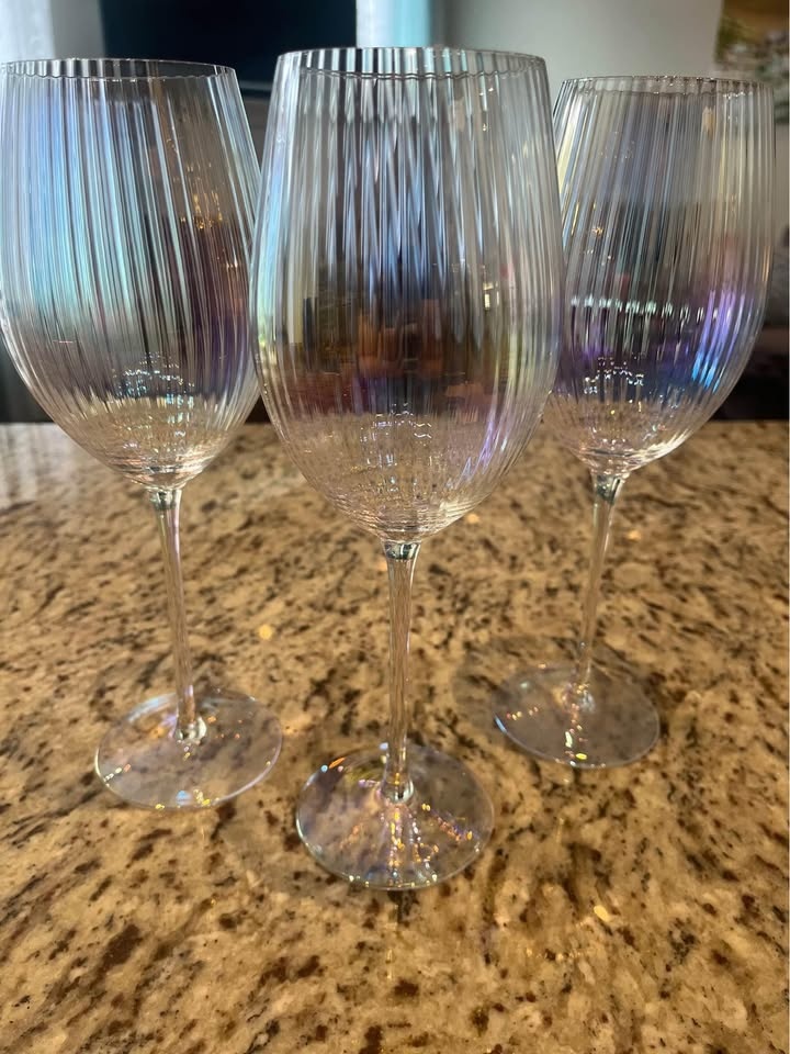 3, 10.5 inch tall vine glasses - photo 2