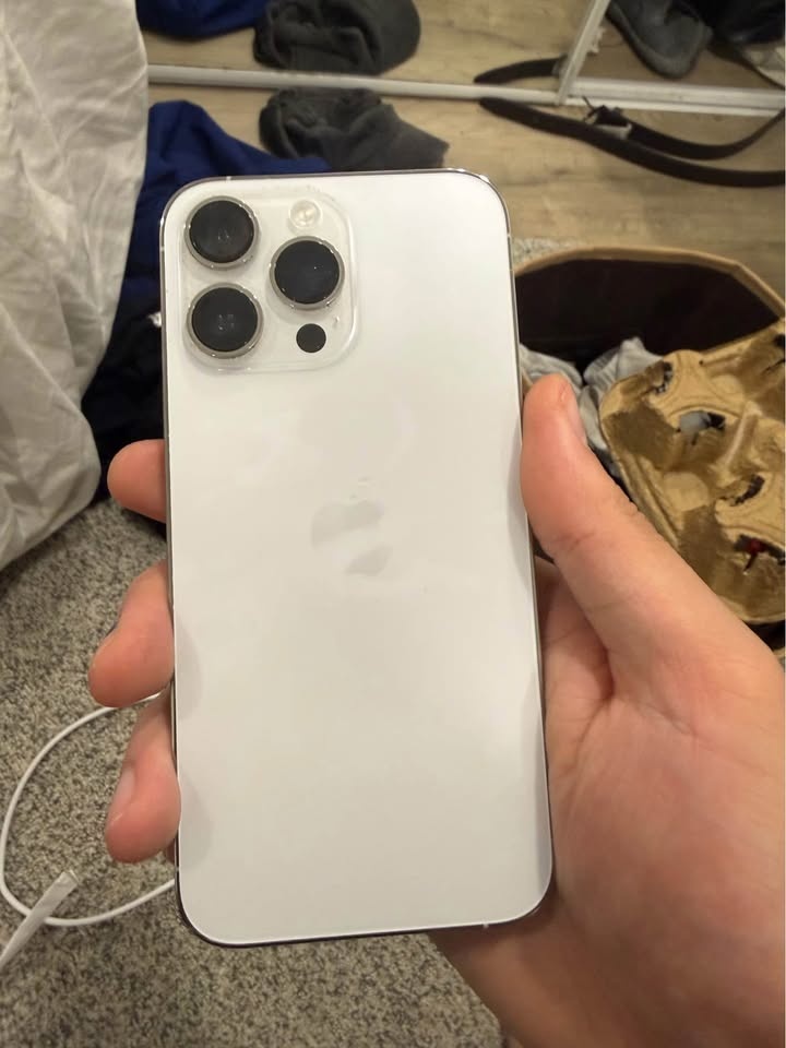 iPhone 14 Pro Max - photo 2