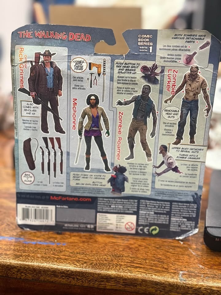 The Walking Dead Comic Series 1 Michonne Action Figure - photo 2