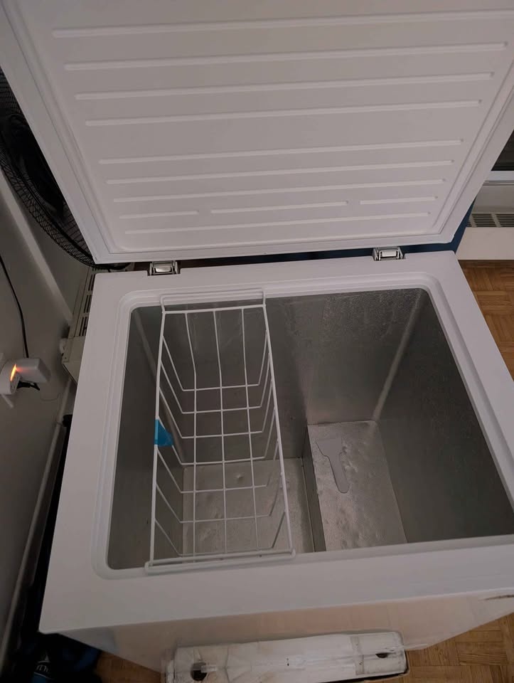Arctic King Mini Freezer - photo 3