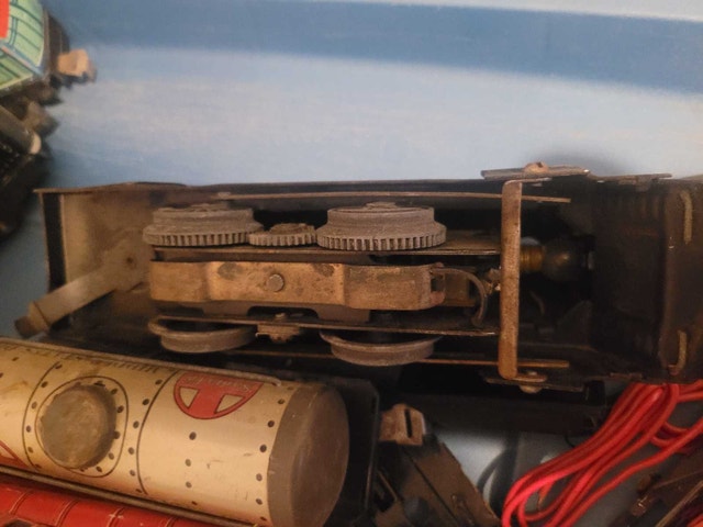 Vintage Louis Marx Tin Train Set - photo 3
