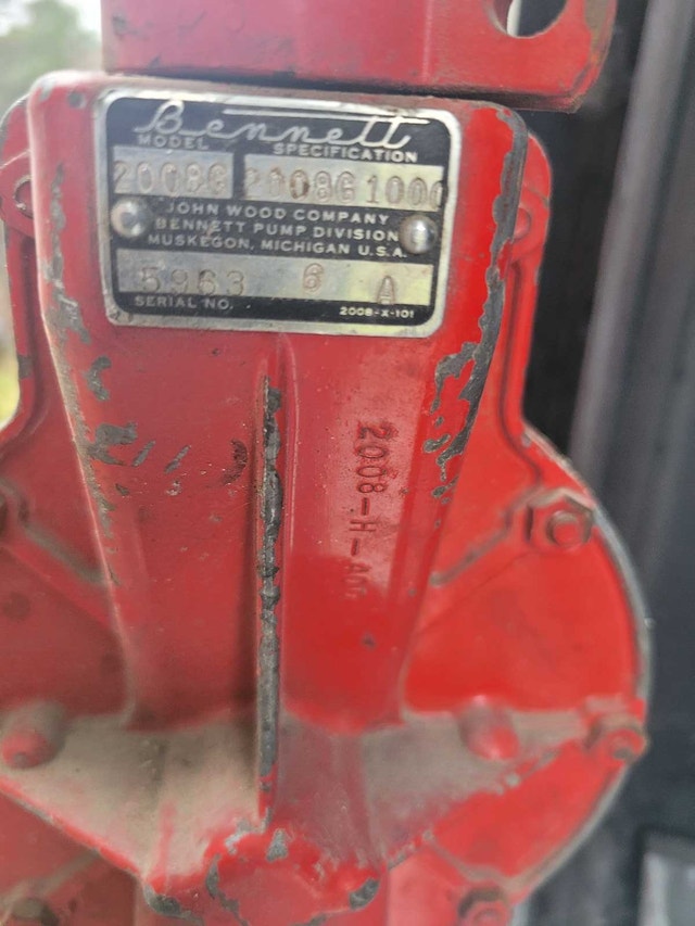 BENNETT OIL GAS LIQUID BARREL METAL ADJUSTABLE PUMP - photo 2