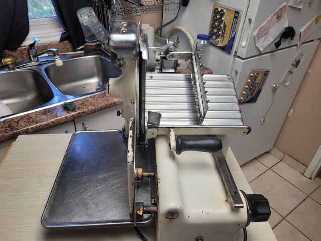 VINTAGE BERKEL COMERCIAL MEAT SLICER CUTTER SELF SHARPENING