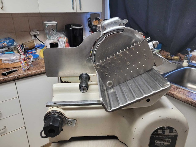 VINTAGE BERKEL COMERCIAL MEAT SLICER CUTTER SELF SHARPENING - photo 2