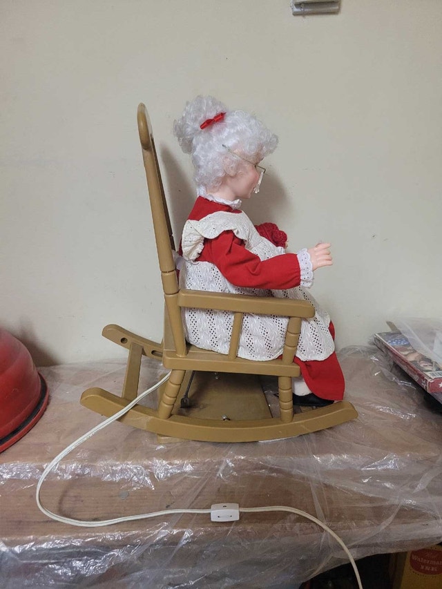VTG Christmas Santas Animated Mrs Claus Holiday Rocking Chair - photo 2