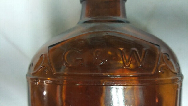 VINTAGE BROWN BOTTLE 1832 DISTILLERS whiskey G&W EMBOSSED - photo 2