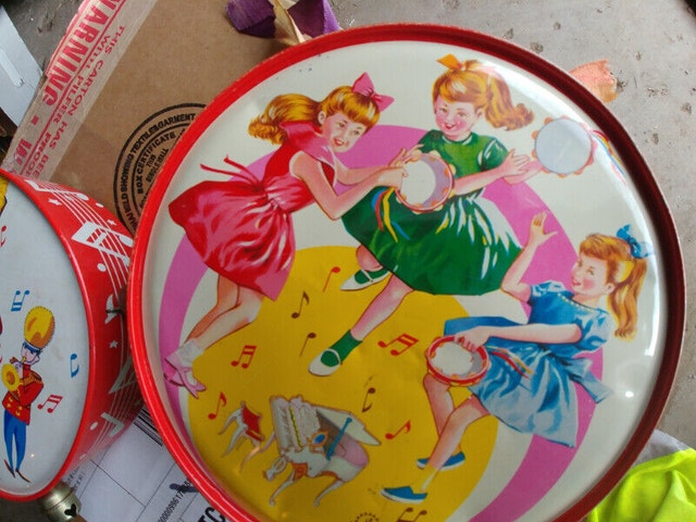 Vintage 1960 Girl Tin Tambourine Dansing Majorete Japan - photo 2