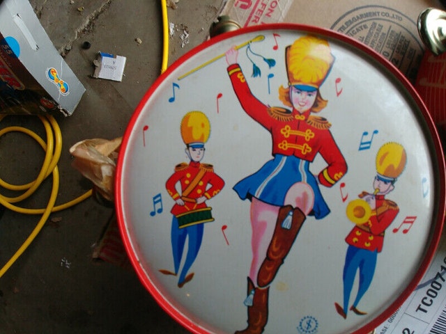 Vintage 1960 Girl Tin Tambourine Dansing Majorete Japan - photo 3