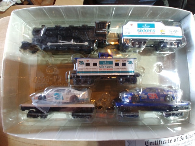 New Dale Earnhardt Jr Express Die cast Collector H.O. Train set