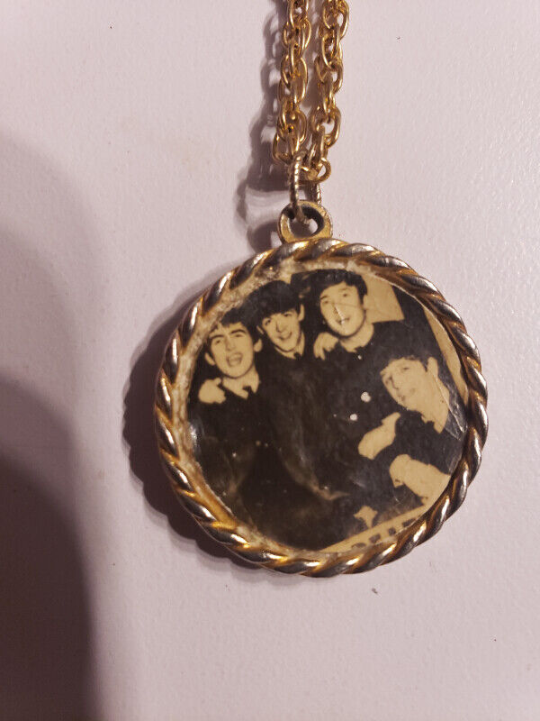 1964 MAIL-IN BEATLES FAN CLUB PHOTO NECKLACE-PENDANT - photo 2