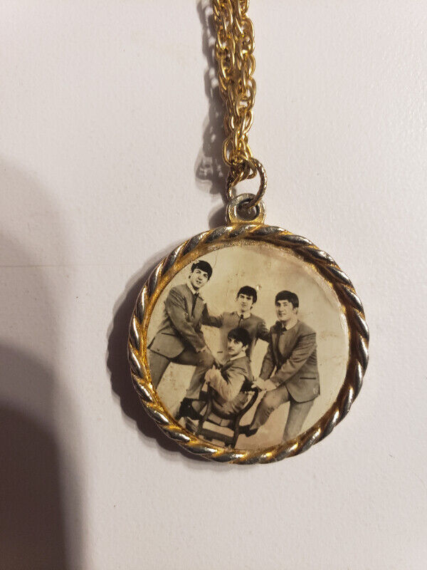 1964 MAIL-IN BEATLES FAN CLUB PHOTO NECKLACE-PENDANT - photo 3