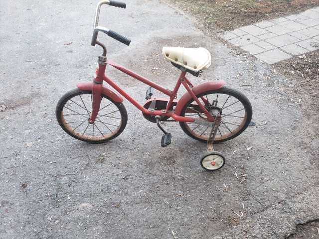 Red Vintage Tonka Hedstrom Child Bicycle training wheel