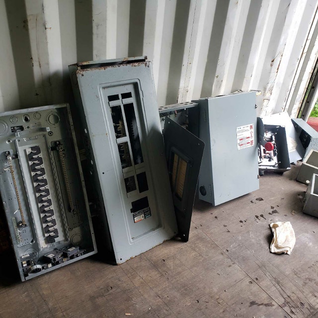 LOT ELECTRIC MIX PANEL BREAKER BOX BREAKERS 200 amp