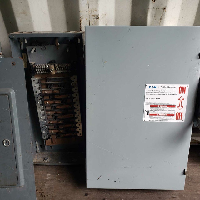 LOT ELECTRIC MIX PANEL BREAKER BOX BREAKERS 200 amp - photo 3