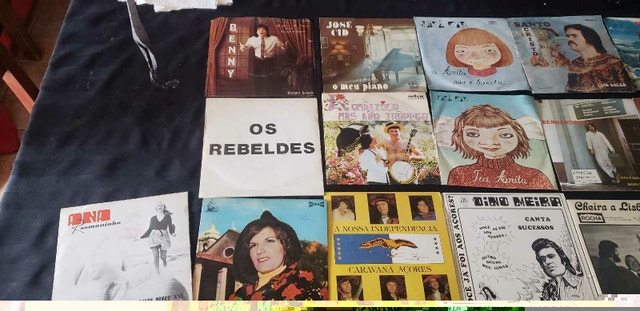 500 New Portuguese 45's music record - photo 3