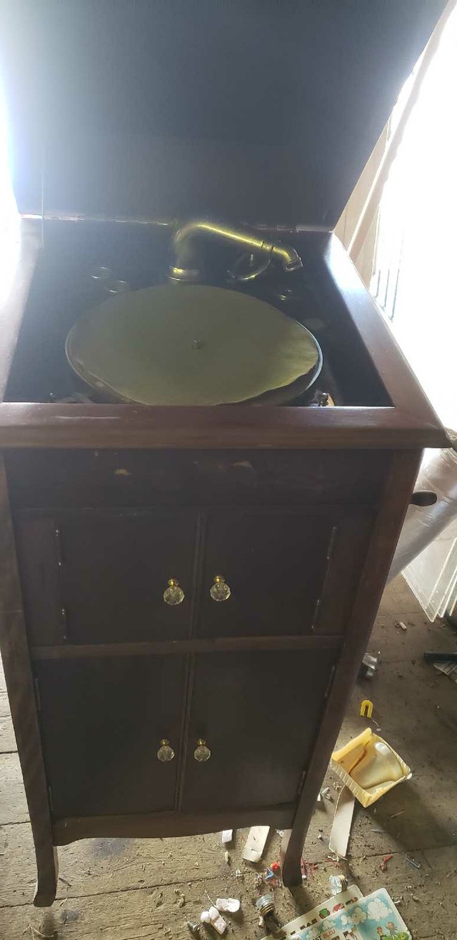 ANTIQUE REGAL IDEAL PHONOGRAPH RECORD PLAYER