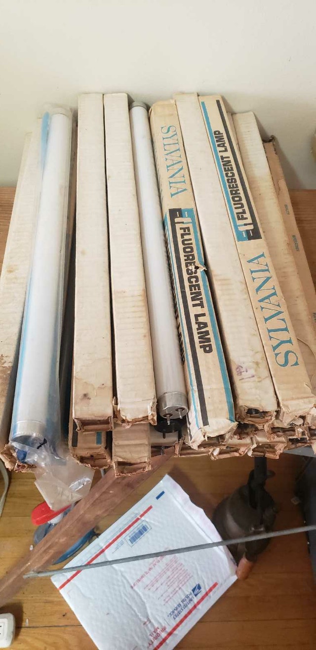 Lot 27 x 15 watts Fluorescent lamp light bulbs