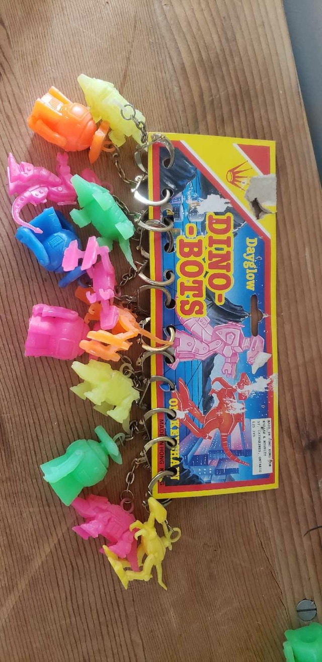 12 New Vintage Keyring Dayglow DINOSAURES Keychain Hong Kong - photo 2