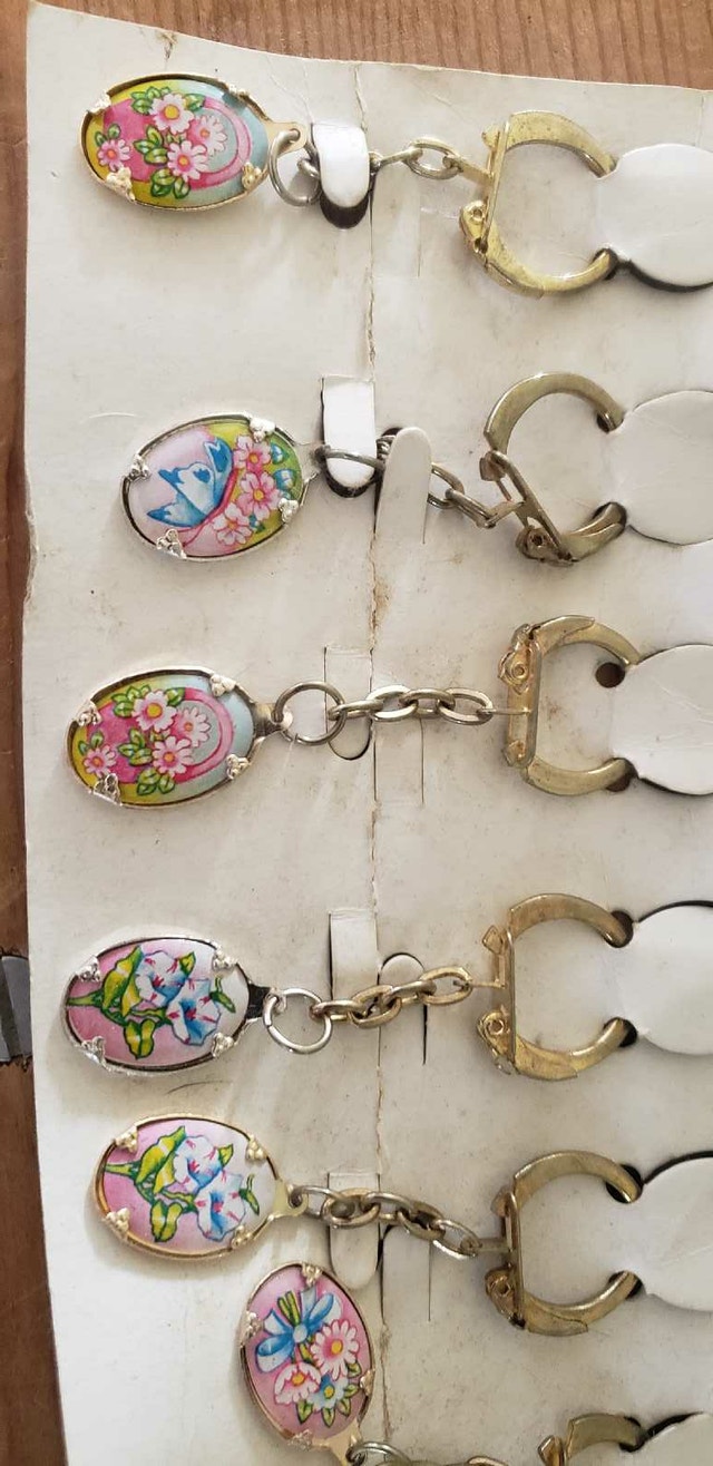 6 VINTAGE ALUMINUM KEYCHAIN FLOWER STORE DISPLAY BOARD HONG KONG - photo 2