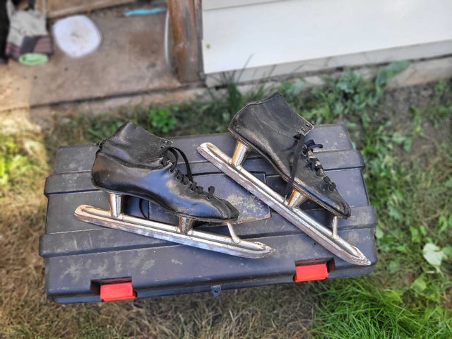 VINTAGE BLACK SPEED SKATING SKATES size 7-8