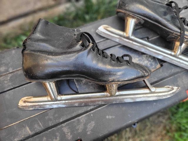 VINTAGE BLACK SPEED SKATING SKATES size 7-8 - photo 2