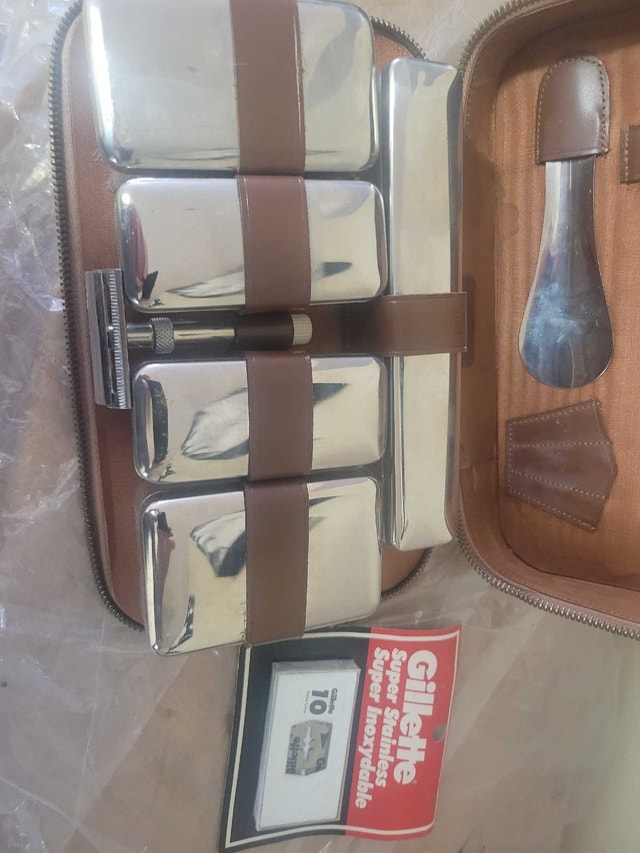 Vintage Mens Travel Grooming Kit Vanity Set Leather Case - photo 2