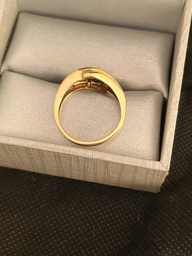 Exquisite 10 Kt Yellow Gold .60 Diamond Ring size 8.5-9 - photo 3