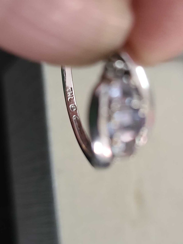 10 kt white Gold Violet Zirconia Ring SIZE 7 - photo 3
