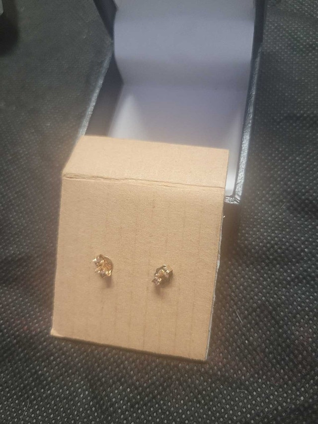 10 kt Yellow Gold Pair .5 Ruby Earrings Set - photo 3