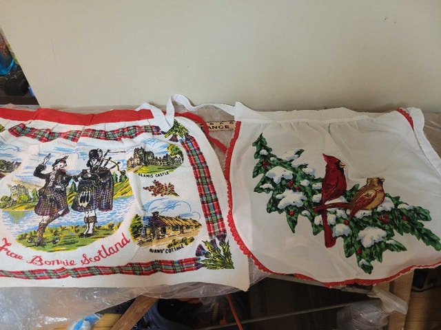 2 x Vintage New Cooking Apron England Christmas Baking Cardinal