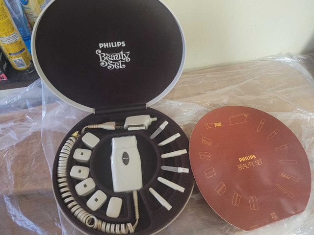 Vintage Phillips Beauty Set Lady Shaver Manicure