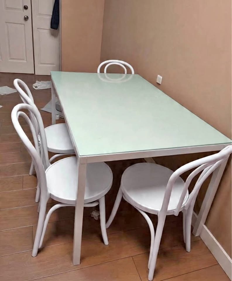 Dining table with 4 chair (Frosted glass top with chrome finish)